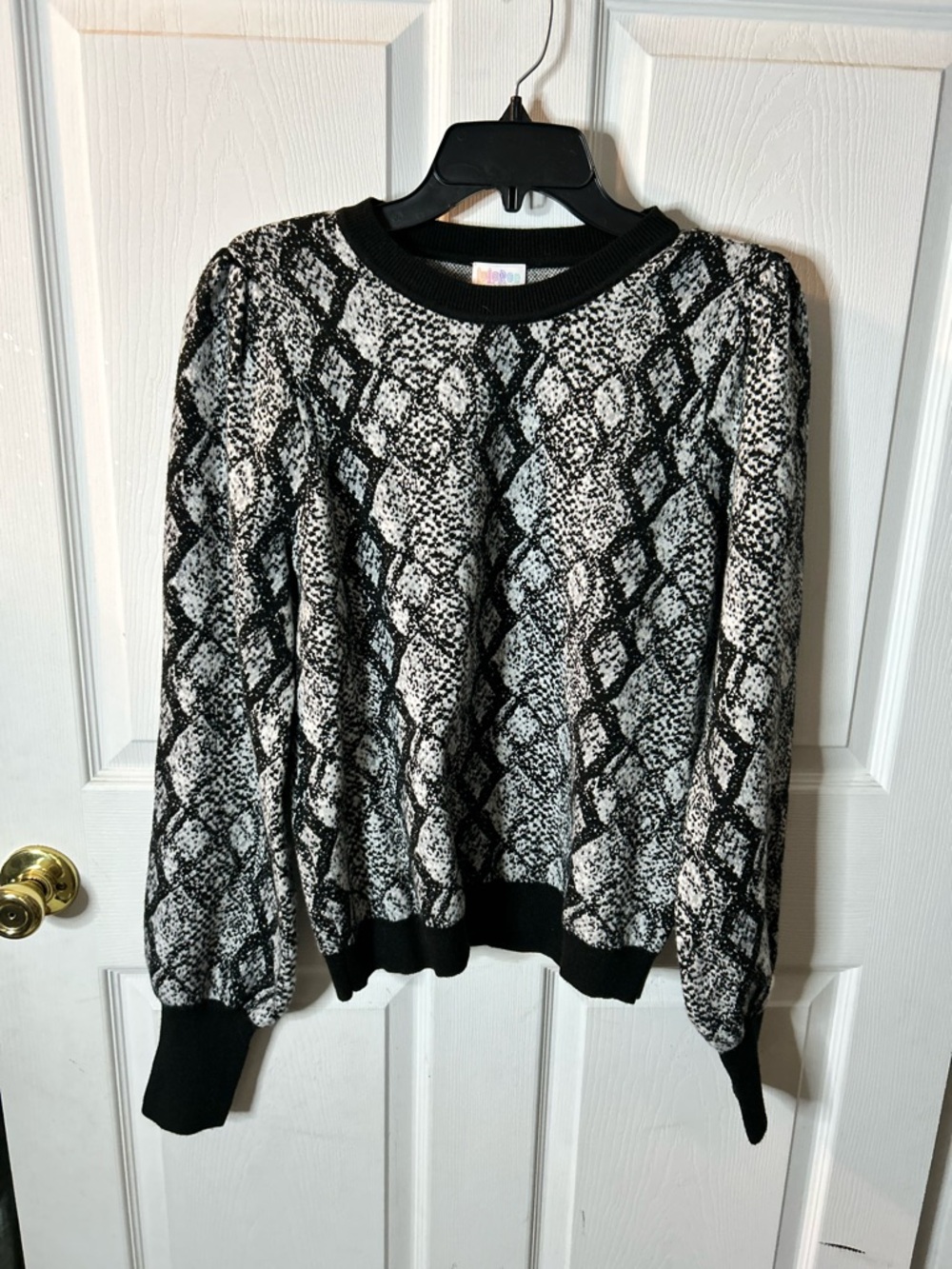 LuLaRoe Black and Cream “snake print”Balloon-Sleeve Sweater